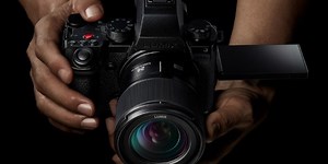 Shoot High-Res, 8-Second Handheld Exposure With the Panasonic S5 II and S5 IIX