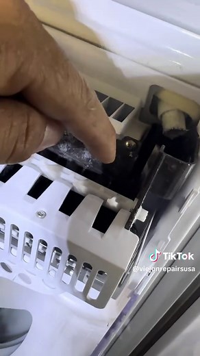 Samsung refrigerator ice maker not working? This simple reset can bring it back to life and save you hundreds before calling a technician. #samsungrefrigerator #icemakerfix #appliancerepair #refrigeratorrepair #diyrepair