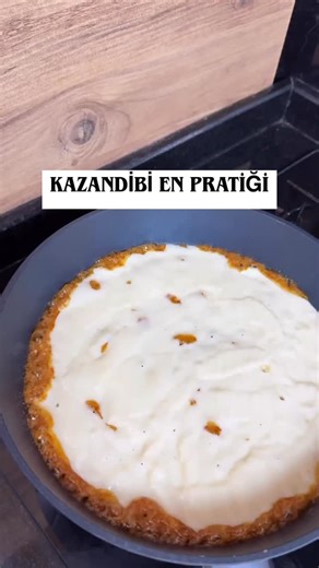 Hafif Lezzetler on Instagram: "KAZANDİBİ En pratiğiii😎😋 English ⬇️ Malzemeler Muhallebisi için ; 2,5 su bardağı süt 1 tane yumurta sarısı 1.5 yemek kaşığı un 1,5 yemek kaşığı nişasta 1 çay bardağı şeker 1 paket vanilya Tavada eritmek için; 2 yemek kaşığı pudra şekeri Yapılışı İlk olarak bir kenarda muhallebi için gerekli olan tüm malzemeleri bir tencerede homojen bir şekilde karıştıralım altını açıp fokurdayana kadar karıştırarak pişirelim ve altını kapatalım. Ardınd