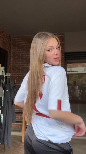 Jenni Serpi: Twerk, Sexy & Hot Moments