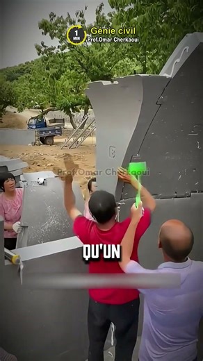 Maison en mousse montée en 8 heures… mais comment tient-elle ?😍 #shorts