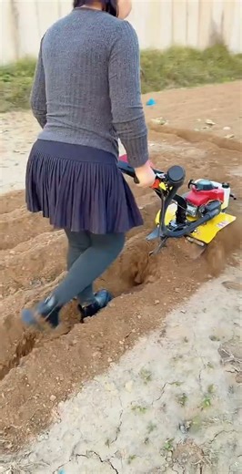 😲 This Mini Tiller Is Powerful👩‍🌾 Woman Using Power Tiller | Viral Farming