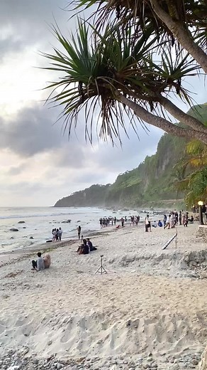 Pantai Menganti di Kebumen: Tempat Wisata Seru!