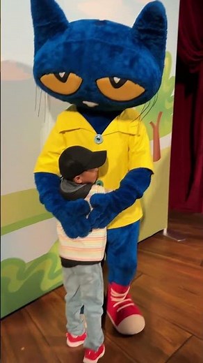 This weekend only Pete The Cat and Grumpy Monkey are at Sesame Place during Elmo’s Springtacular!