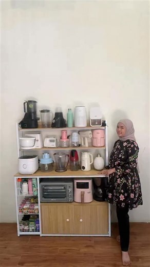 Rohma Yunita Sari on Instagram: "Rumah bukan sempit, tapi barangnya kebanyakan dan nggak punya tempat 🥲 Akhirnya ketemu solusi dari Homedoki—lemari estetik, kokoh, dan gampang dirakit (dibantu suami juga beres 😆). Sekarang rumah jadi lebih rapi dan lega ✨ Oh iya, Homedoki tersedia di banyak kota jadi ongkir lebih hemat. Kalau mau makin irit, belanja di website Homedoki pakai kode HOMEDOKI25 ✔️ Diskon Rp25.000 tanpa minimum ✔️ Gratis ongkir Pulau Jawa #Homedoki #HomeOrganization #RumahRapi #Dai