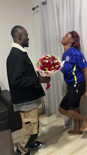 It was just a small surprise oo nothing else anaa@_serwaaaaa_ Odoyewu Maadwoa meboa???😂😂😂 #ghanatiktok🇬🇭 #creatorsearchinsight @Reindolf Agyei