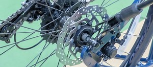 ディスクブレーキのクロスバイクでホイールを脱着する際のポイント