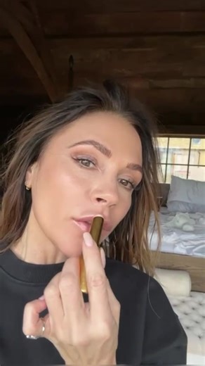 Victoria Beckham Makeup Must-Have for Full Lips!