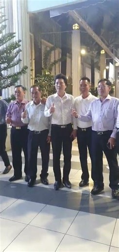 Singer Dao Vu Thanh attended the wedding of singer Hoang Kim Long.