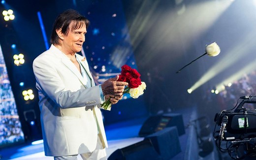 Tem no YouTube? Onde assistir ao show especial do Roberto Carlos online