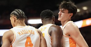Tennessee basketball moves up in polls after wins over Louisville, Gardner-Webb