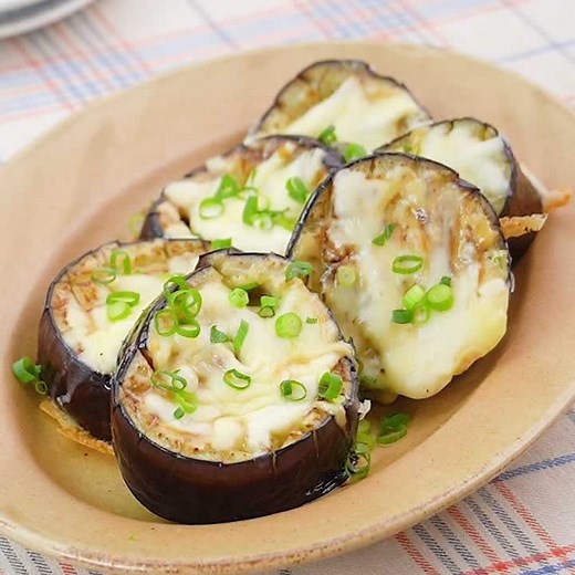 とろ〜り絶品！ 米ナスのチーズ焼きのレシピ動画・作り方 | デリッシュキッチン