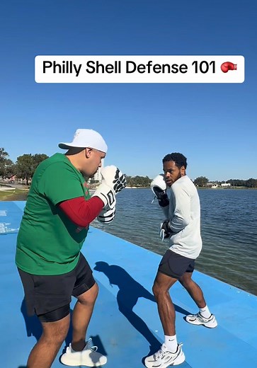Simple defensive movements that make the shell functional #boxing #phillyshell #boxingdefense #floydmayweather #mayweather