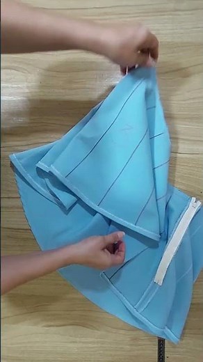 Make a pleated skirt tailored to your needs from scratch, following the steps in the complete DIY...