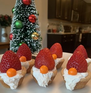 Adorable Christmas Treat! You gotta "gnome" these treats are fun and yummy. #dessert #cookies #Christmas #EasyRecipes | Scott & Karen