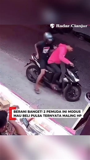 Pencurian HP Terekam Kamera di Konter Pulsa