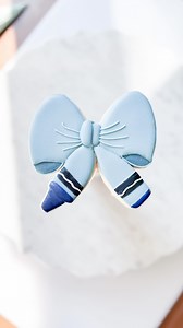 Crayon Bow🖍️🎀 Endless bow inspiration!! Whether it's back-to-school or another holiday, bow cookies are always a hit🍪. Crayons, pencils, erasers, and apples - the design ideas are flowing!💡 Cutter Inquiries @cameliacutters #cookiedecoratingvideos #royalicingvideos #backtoschoolcookies #bowcookies #crayoncookies | Oh Baby Bakery