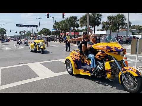 Escorted V-8 Boss Hoss Parade of Motorcycles