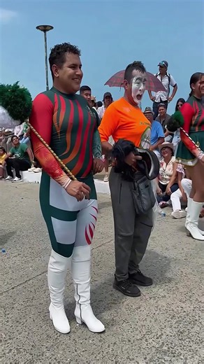 Funny street #mimo #manta #lomejor #divertido #desfile