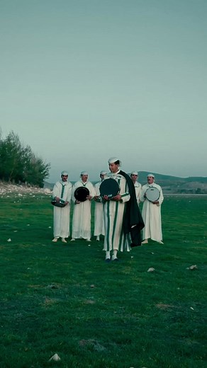 This band « Ahidouss Dayat 3Oua » is from Douar Ait Arfa.The band’s « Mqadem » is Mbarek A3rab. His son Abdallah, is the one who performs the « Tahidoust », the Ahidouss’ dance. Usually, 18 members compose the band but today we filmed with only 6 for the purpose of the video. Ahidouss started in the Middle Atlas mountains, exactly near Zayane in the Khenifra region. Moha El Hussein promoted Ahidouss and inspired many artists. #Ramadance2023 by Mohcine harisse #Ahidouss #Morocco #Khenifra #Zayan 