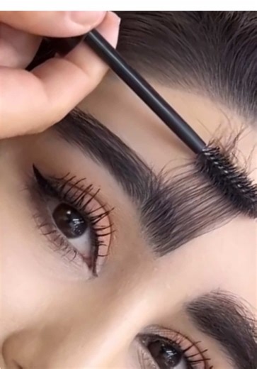 Eyebrow and Long Hair Transplant Techniques Explained