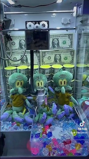 WINNING SQUIDWARD FROM THE CLAW MACHINE