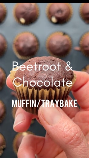 Recipe⬇️ follow me @littleloucooks for more easy family recipes 🙌 💜SAVE the recipe!! One of our favourite recipes on repeat🙌 all year around. I’ve shared it a few times and promised I would again. Batch baking and the extra goes in the freezer. If your school allows use them for lunches otherwise them make a nice afterschool snack 🌱I love adding veg to bakes when ever I can- the beetroot flavour is noticeable but not storing. My 6 year old picky eater will eat these happily! 🥚I accidentally