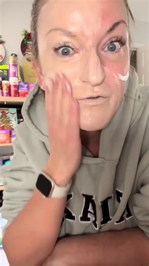  No need to choose a color! Having trouble finding the right foundation color? Are all shades either too light or too dark? This foundation for mature skin is your best choice!  Protective formula Can automatically recognize your skin tone. Simply conjure up natural make-up! https://www.squareous.com/products/colour-changing-foundation | Squareous | Facebook