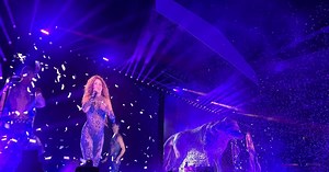 Shakira canta em português e destaca volta por cima em estreia de turnê mundial no Rio