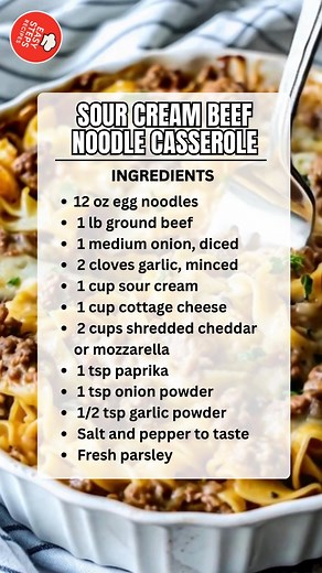 Creamy Sour Cream Beef Noodle Casserole 🧀🍜 Ingredients 12 oz egg noodles 1 lb ground beef 1 medium onion, diced 2 cloves garlic, minced 1 cup sour cream 1 cup cottage cheese 2 cups shredded cheddar or mozzarella 1 tsp paprika 1 tsp onion powder 1/2 tsp garlic powder Salt and pepper to taste Fresh parsley (optional for garnish) Serves: 6–8 Dish Size: 9×13 casserole dish large skillet How to Make: Begin by cooking the egg noodles until just tender, then drain and set them aside. In a large skill