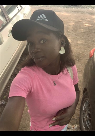 Exploring Cake Covering Techniques in Ibadan