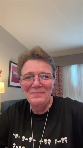 Aweebitsilly 💙❌ (@aweebitsilly)’s video of cheesy potatoes taco bell