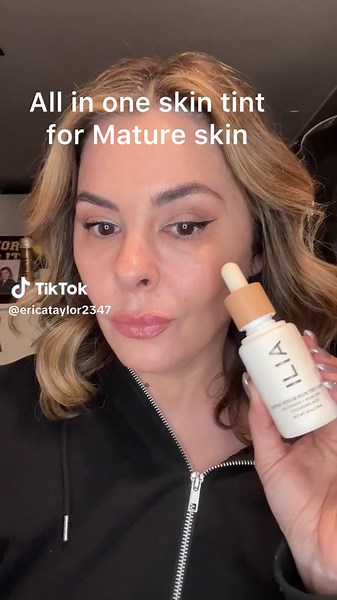 All in One Skin Tint for Mature Skin #iliapartner @ILIA Beauty Super Serum Skin Tint SPF 40 is light coverage skincare & mineral SPF - the one product you need for mature glowing skin. #matureskintips #matureskinmakeup #easymakeup #glowingskin