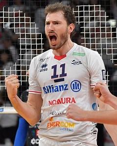 Italy's Matteo Piano 🤯! The heart & soul of Powervolley Milano will need to step up 🆚 Leon & Sir Safety Perugia Volley this Monday April 10 in the Italian league quarterfinals. 📺 Watch it LIVE at 4pm GMT on VBTV. 🏐 #Volleyball #Pallavolo | Volleyball World