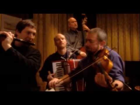 Maura O'Connell with Karen Matheson - Down by the Salley Gardens (1998)