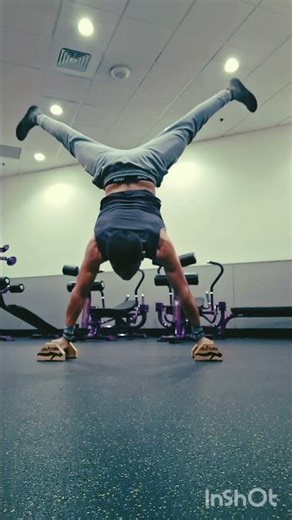 ¿Puedes mantener esto? Straddle Planche 🔥