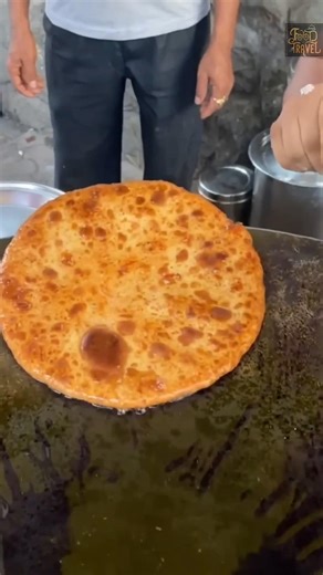 Tasty Aalu pratha....😋 #shorts #indianstreetfood #tasty #viralshortsfeed #food_travell_0k