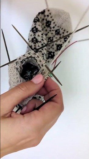 How to add a perfectly fitting afterthought heel to a knitted sock #knittingideas