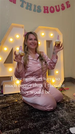 Shellie (@shelliesanders)’s videos with L.O.V.E. - Lunar Lo-Fi