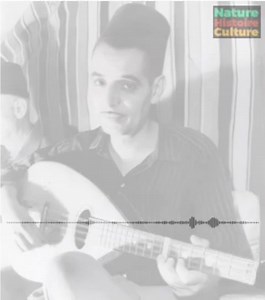 Mohand Ou Yidir Aït Ouarab dit Hadj M'Hamed El Anka ou surnommé le cardinal de la chanson chaabi, né rue Marengo à Bab el Jdid dans la haute casbah, grandit dans une maison au 4 rue de Tombouctou, au sein d'une famille modeste, originaire de Taguercift (Commune Freha, Aarch Aït Djennad, wilaya de Tizi-Ouzou). Son père Mohamed Ben Hadj Saîd, souffrant le jour de sa naissance, dut être suppléé par un parent maternel pour la déclaration à l'état civil. C'est ainsi que naquit un quiproquo au sujet d