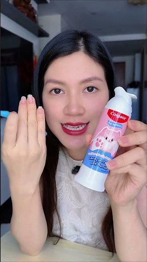 ￼Kem đánh răng Colgate cho bé Fluffy họa tiết thú cưng hương dâu, dạng nhấn dễ sử dụng 85g