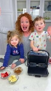 Valentine's Strawberry Chocolate Wrap 🍓🍌 This Valentine’s Day, treat your sweetheart to two berry delightful wraps that are easy to make and choc-full of flavor! With the @bydash Flex Press Grill, you’ll melt hearts with every bite! Love, Ms. Dash 😘😘😘 Ingredients: Tortillas Fresh strawberries, sliced Banana, sliced Almond butter ¼ cup chocolate chips Cinnamon sugar (for dusting) Directions: 1. Slice the strawberries and banana into ¼-inch thick rounds. 2. Cut a tortilla in half. On one quar