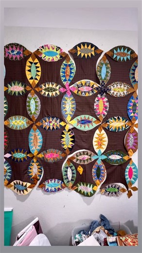 Victoria Findlay Wolfe | Someday I’d like to get my scrappy, pickle and star dwr quilt finished!! This double wedding ring is slightly more advanced than a standard... | Instagram