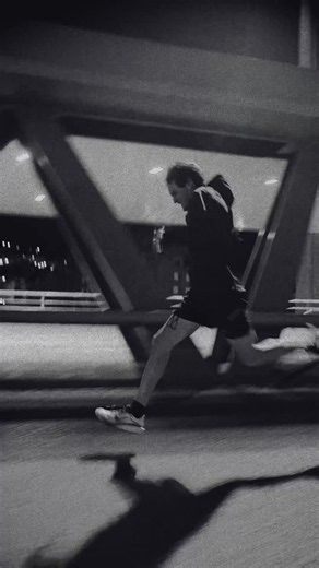 “Cuando la ciudad descansa todo se reduce a un momento: correr.” Capítulo 3/3 probando Pegasus 42. Nos vemos en Chicago @Nike #TeamNike