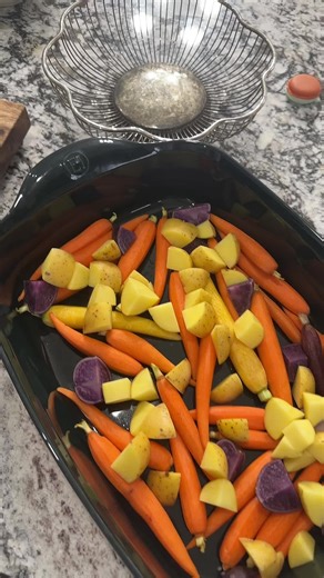 Emile Henry cookware 😍 I need everything from this collection #emilehenry #bakingstoneware