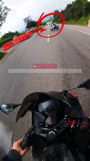 Collision Course: When a Drunk Rider Stops Mid-Highway! 🏍️💥