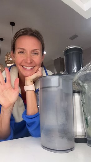 Keep yourself healthy! Simple I mmunity juice recipe: 7 oranges, 4 lemons, 14 big carrots, chunk of ginger. Yum 😋 | Balanced Life Health Coaching