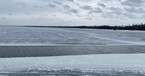 Around 200 rescued after ice breaks free on Upper Red Lake