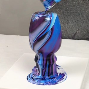 I can't get over how pretty this acrylic pour vase and canvas are! I normally go lighter but this dark contrast is gorgeous! | Mixed Media Girl