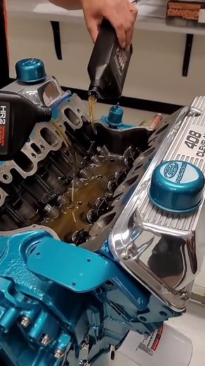 Motor Monday #enginebuilder #enginegrams #motoroil #oil #drivenoil #arpfasteners #8stack #bigstuff3fuelinjection #bigstuff3gen4 #fordpower #351cleveland #accobra #motormonday #engineoil | Moran Motorsports Inc